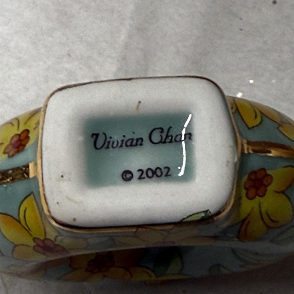 ⭐️2002 Vivian Chan miniature porcelain teapot. - Picture 9 of 16